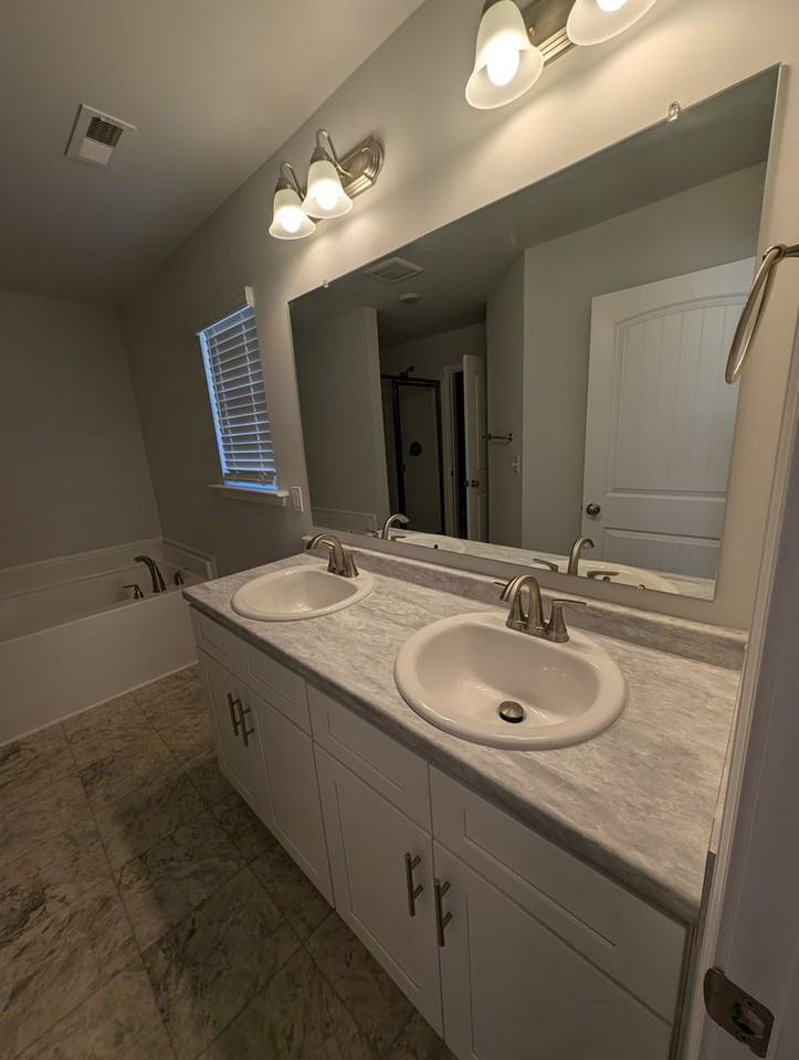 244 Abercorn Dr - Photo 2 of 31