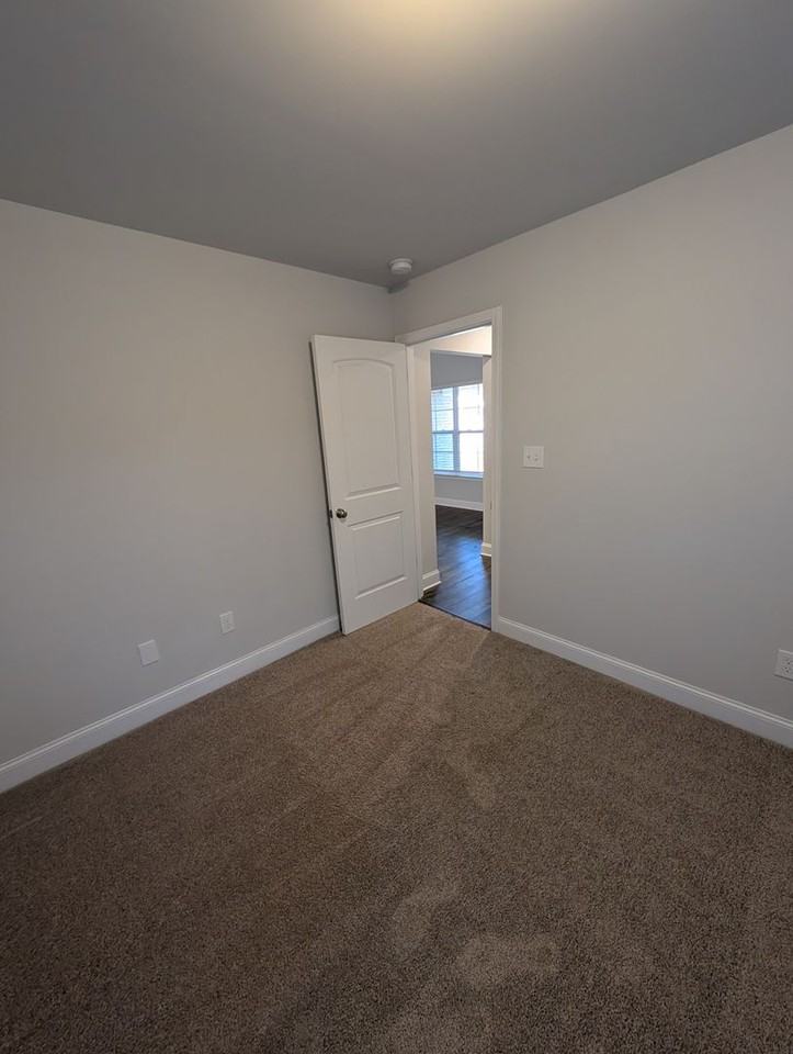 244 Abercorn Dr - Photo 6 of 31