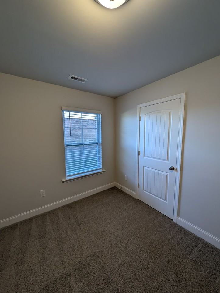 244 Abercorn Dr - Photo 7 of 31