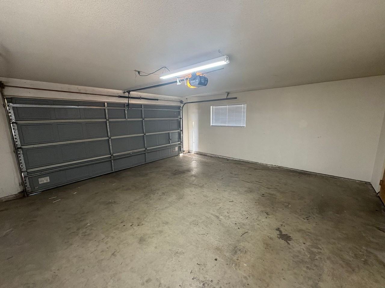 5936 W Oak Ave - Photo 4 of 31