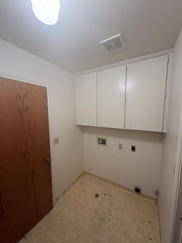 5936 W Oak Ave - Photo 5 of 31