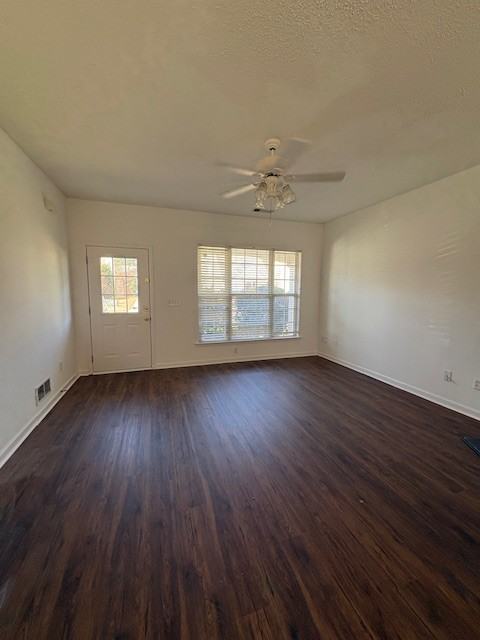 1693 Woodsford Rd Nw #1 - Photo 4 of 26