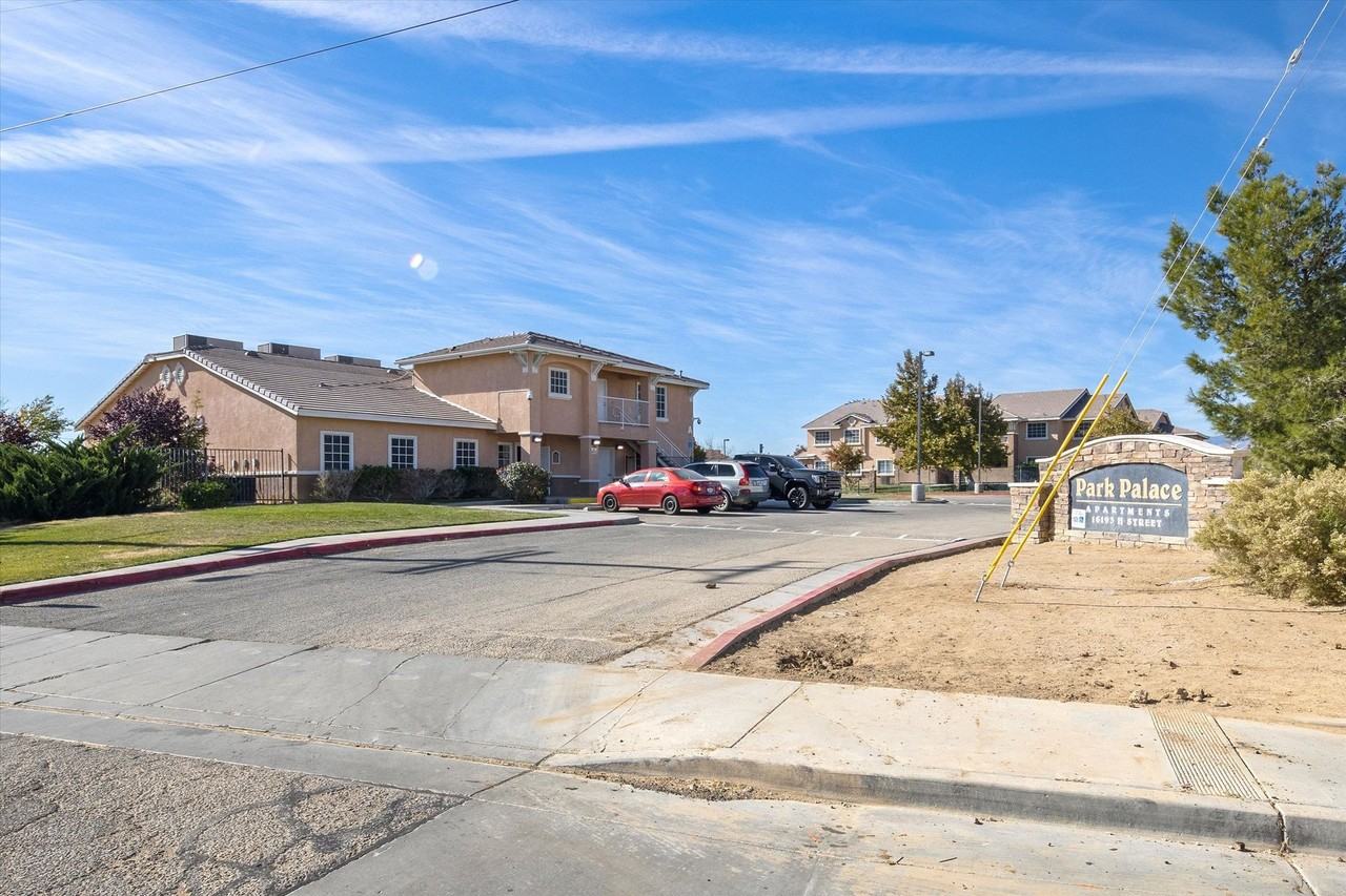 Park Palace Two Apartments - Photo 6 of 21