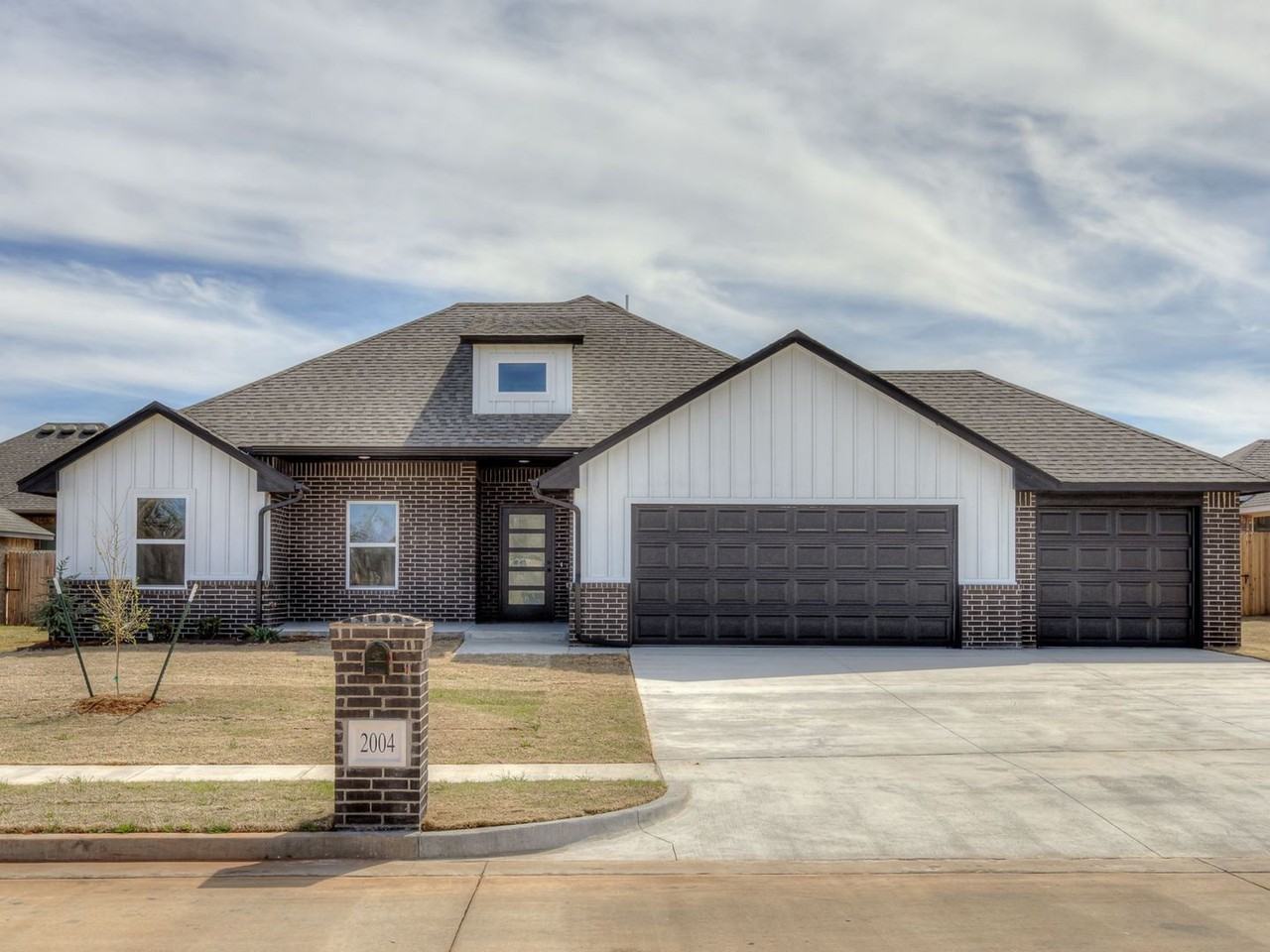 2004 W Flintlock Way