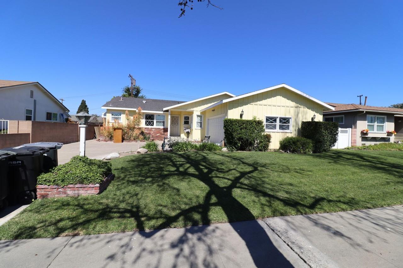 1315 E Barkley Ave - Photo 2 of 22