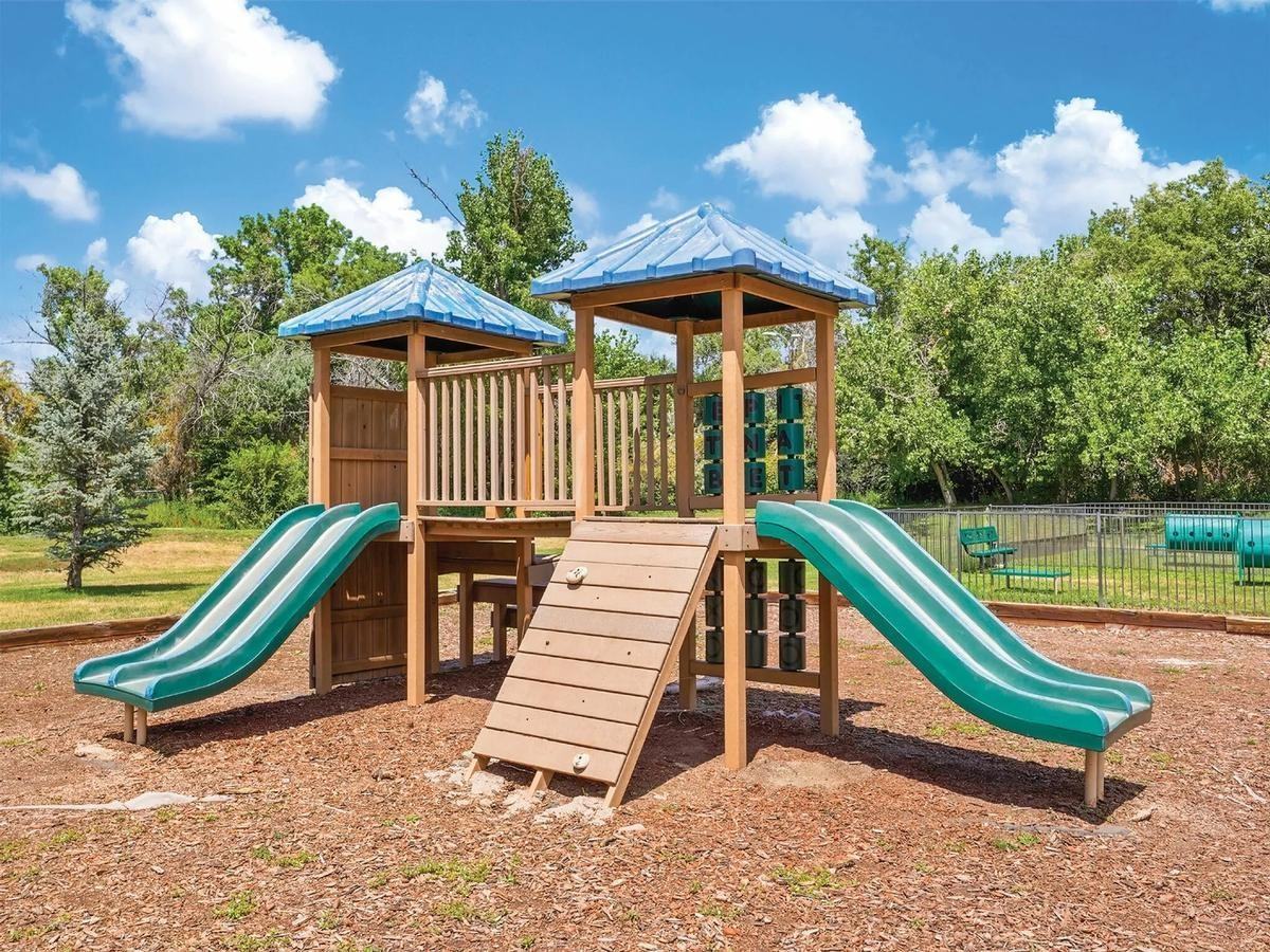 1090 S Parker Rd - Photo 4 of 19