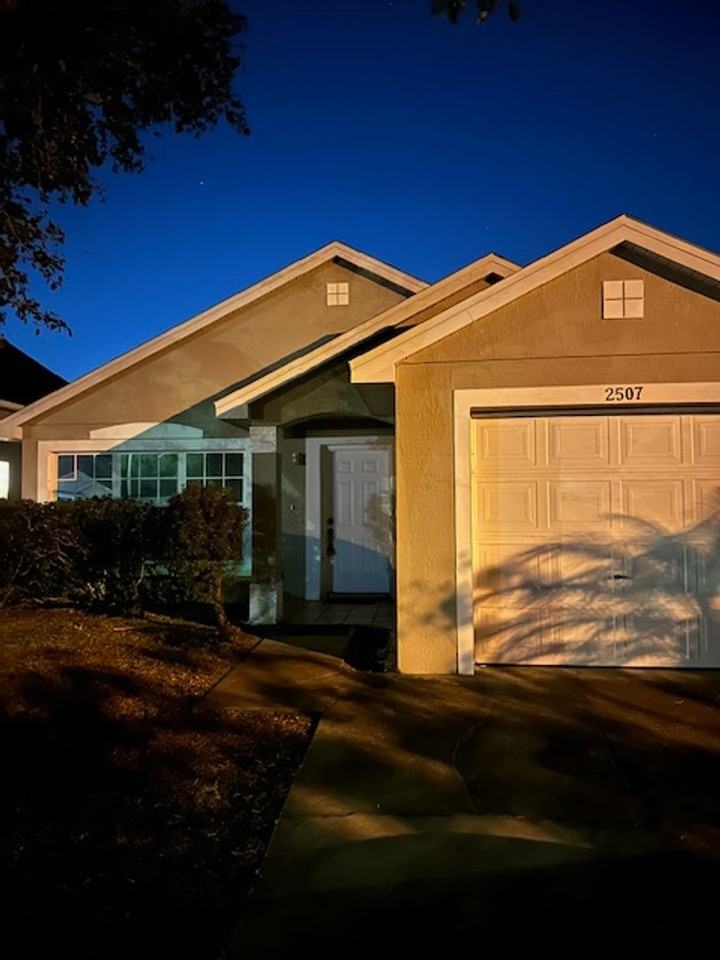 2507 Woods Edge Cir - Photo 2 of 17