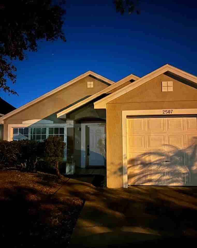 2507 Woods Edge Cir - Photo 3 of 17