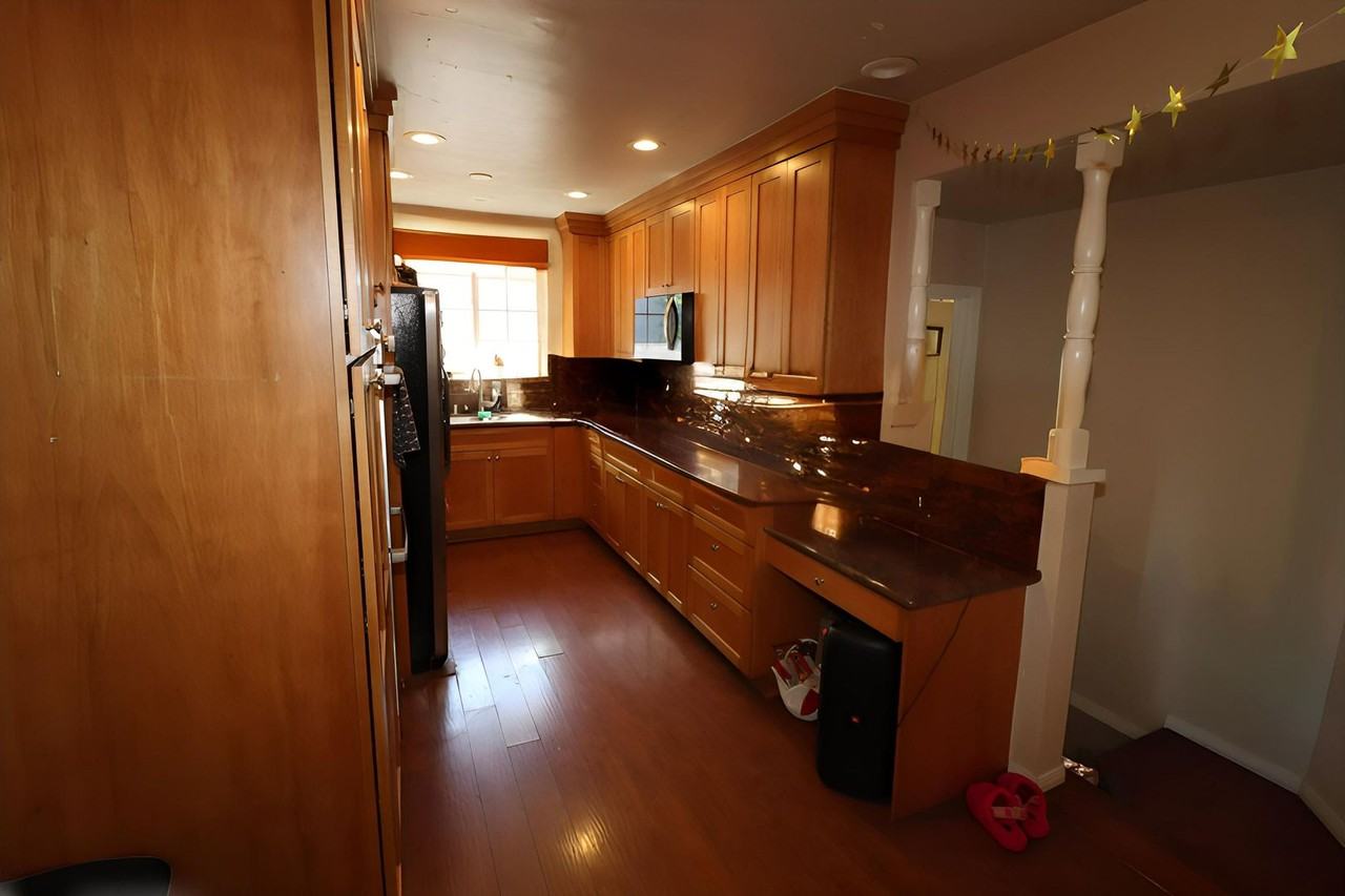 1054 N Grand St - Photo 5 of 20