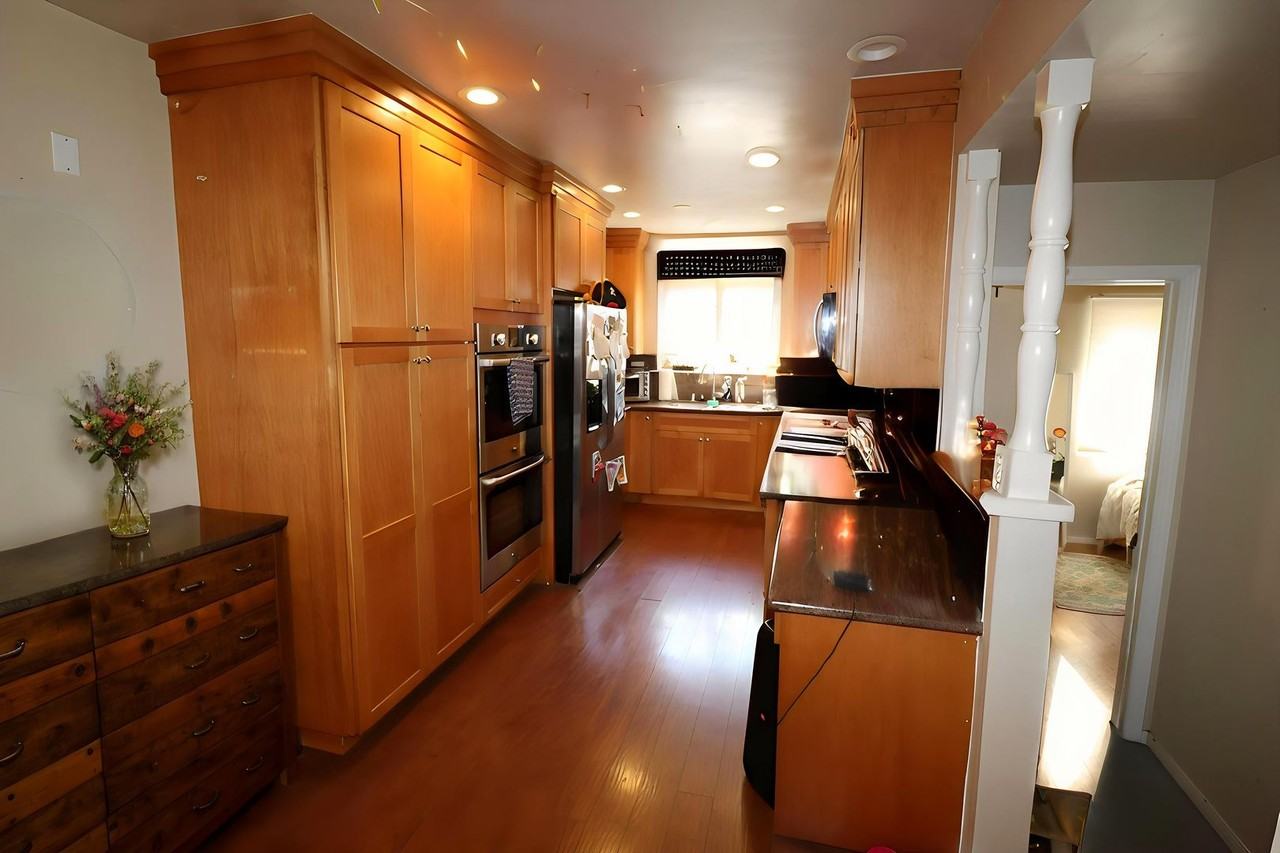 1054 N Grand St - Photo 6 of 20