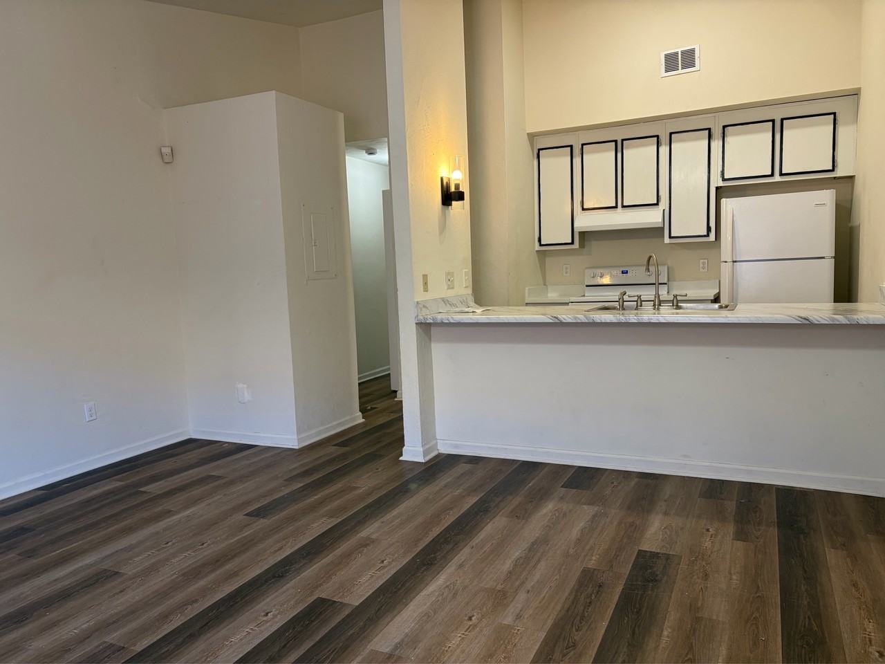 1812 West Tharpe StreetApt J #J - Photo 3 of 11