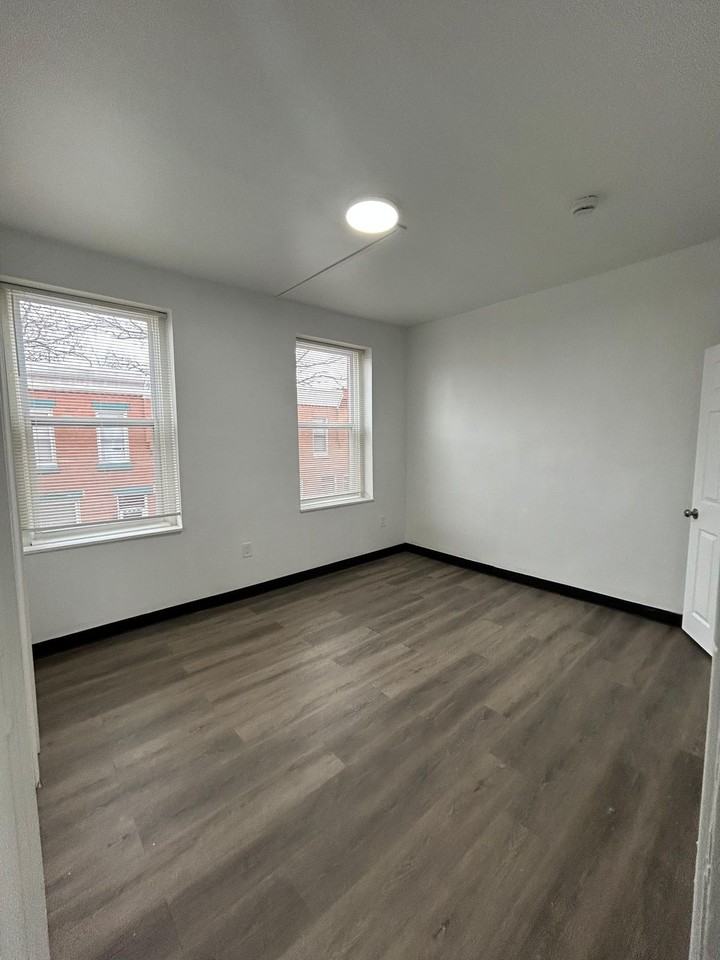 2736 N Croskey St #1 - Photo 5 of 26