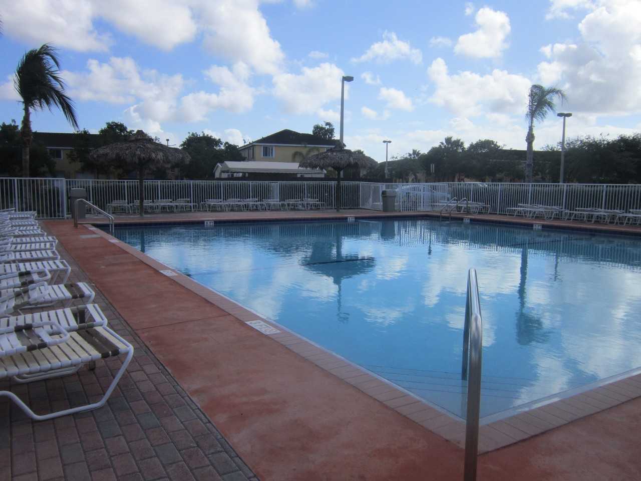 2460 Se 16th Ter #1 - Photo 2 of 4