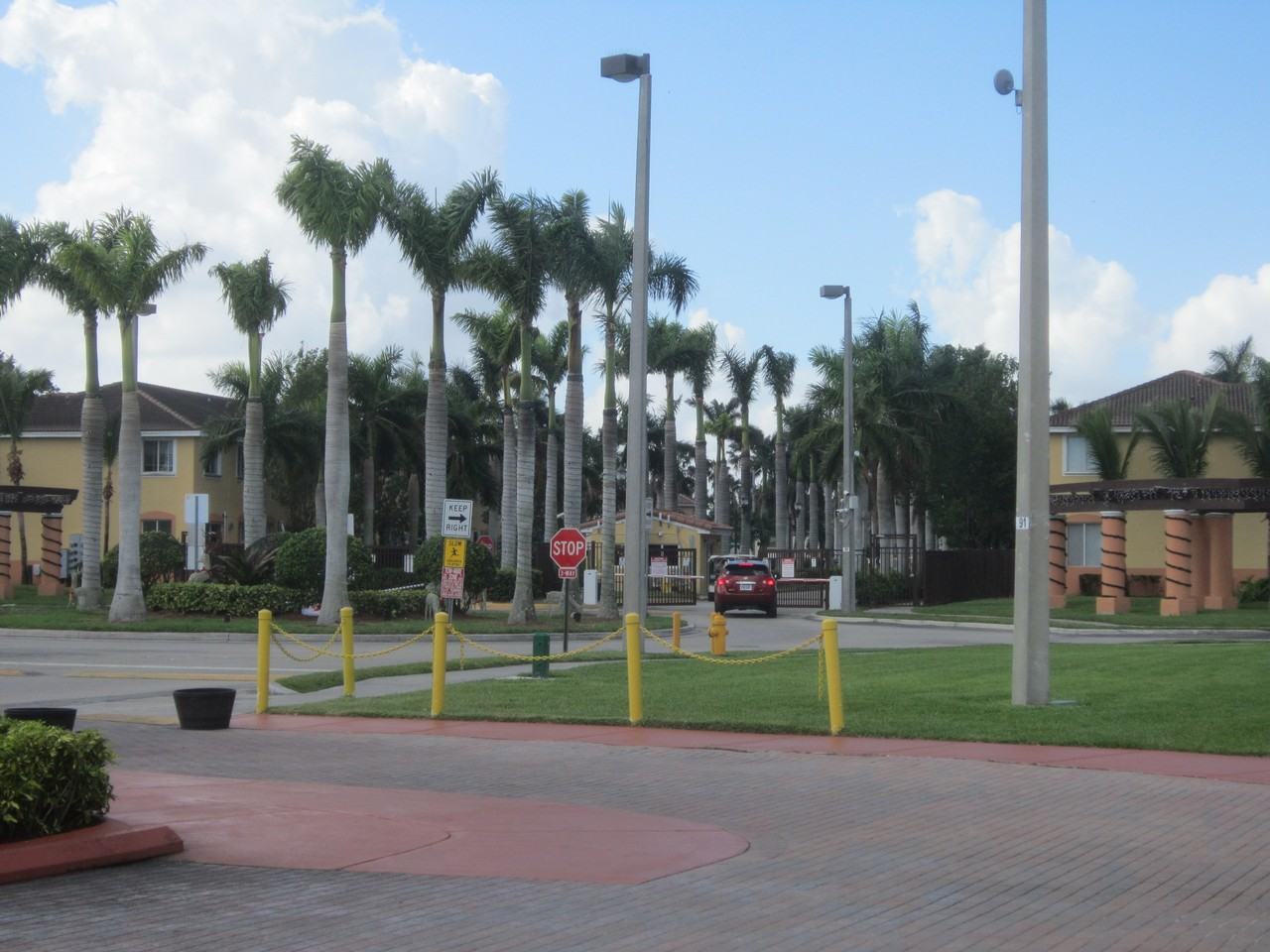 2460 Se 16th Ter #1 - Photo 3 of 4