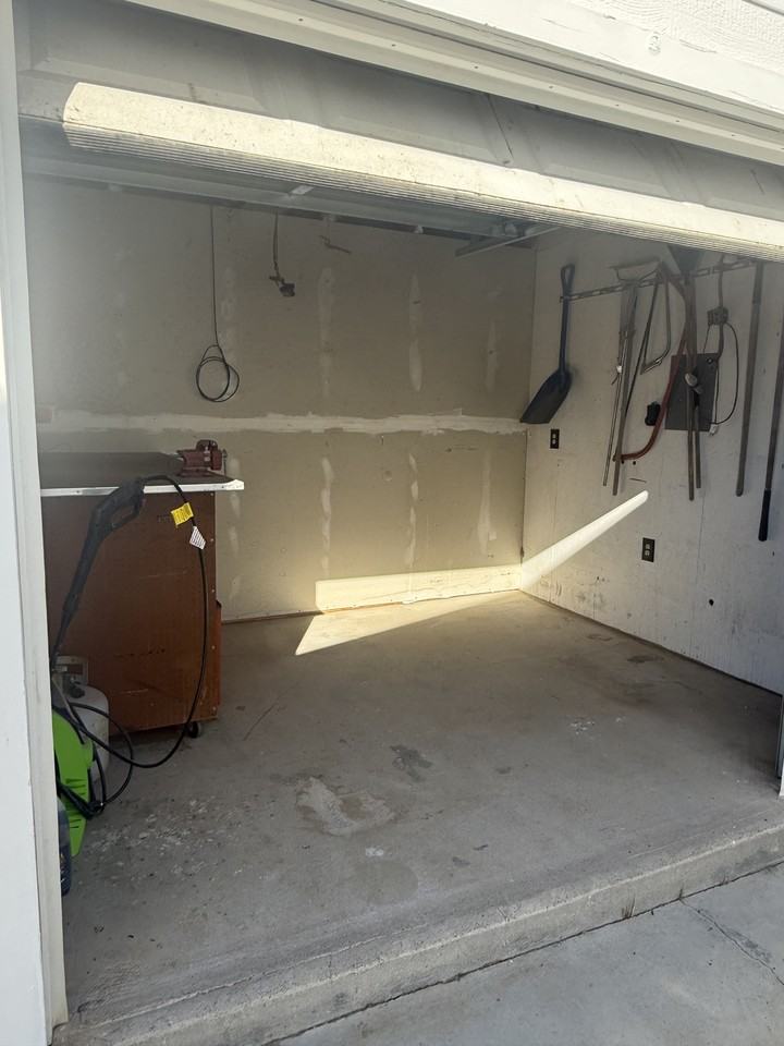 300 Rustic Dr - Photo 3 of 29