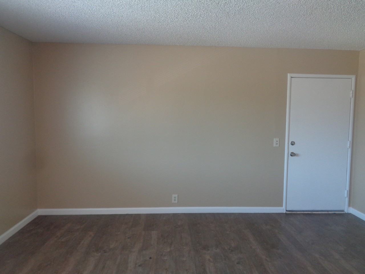 946 S Barrett Rd #4 - Photo 2 of 9