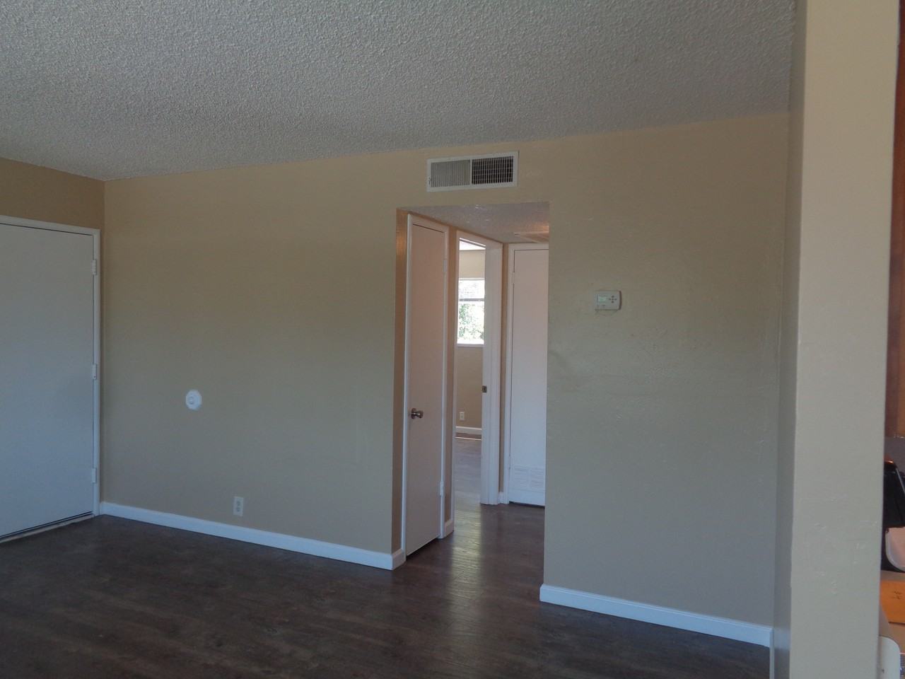 946 S Barrett Rd #4 - Photo 3 of 9