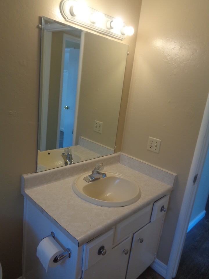 946 S Barrett Rd #4 - Photo 7 of 9