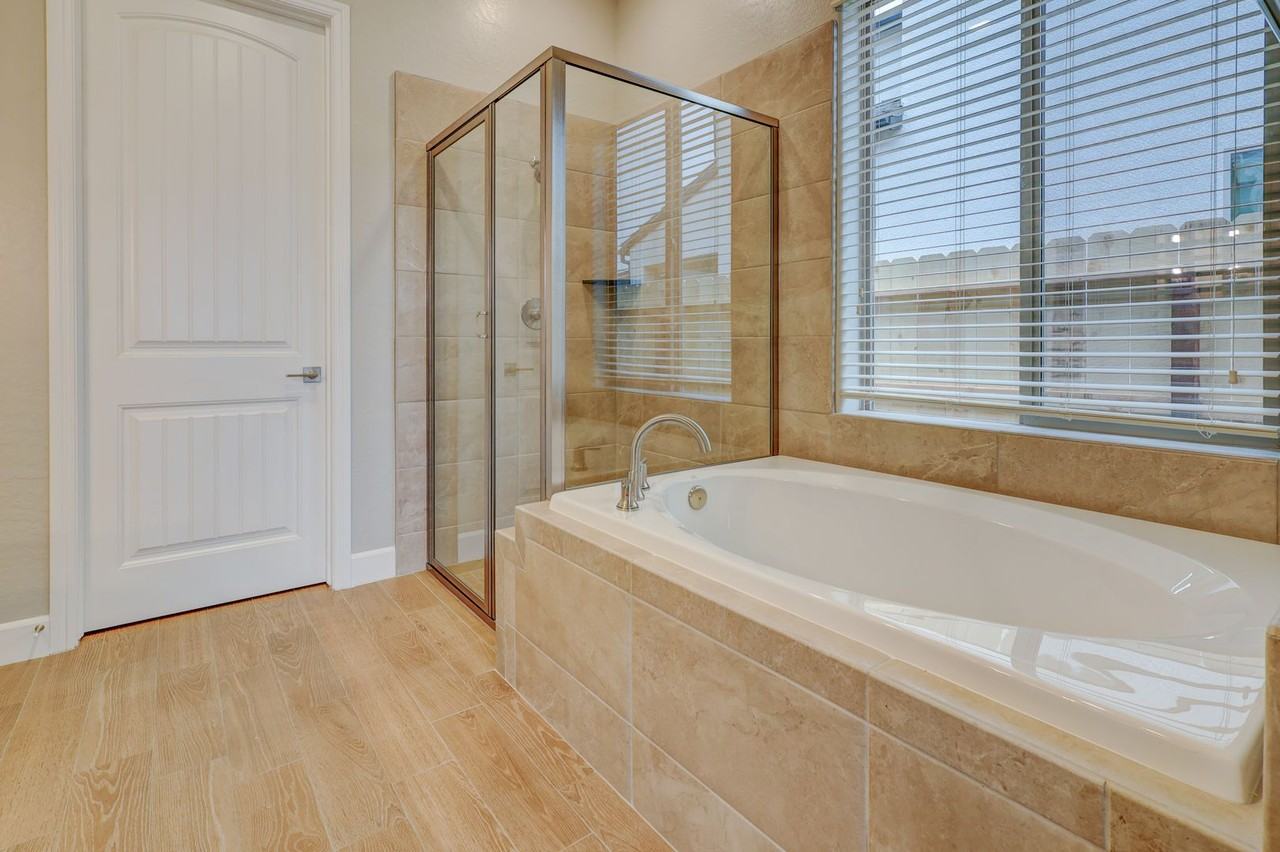 4276 N Phoenix Ave - Photo 4 of 4