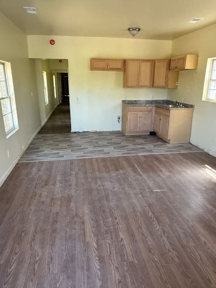 1510 28th St - Photo 2 of 7