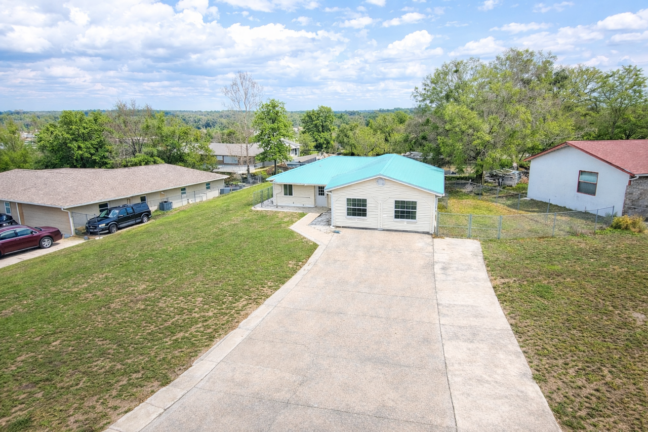 26 Sapphire Run - Photo 2 of 17