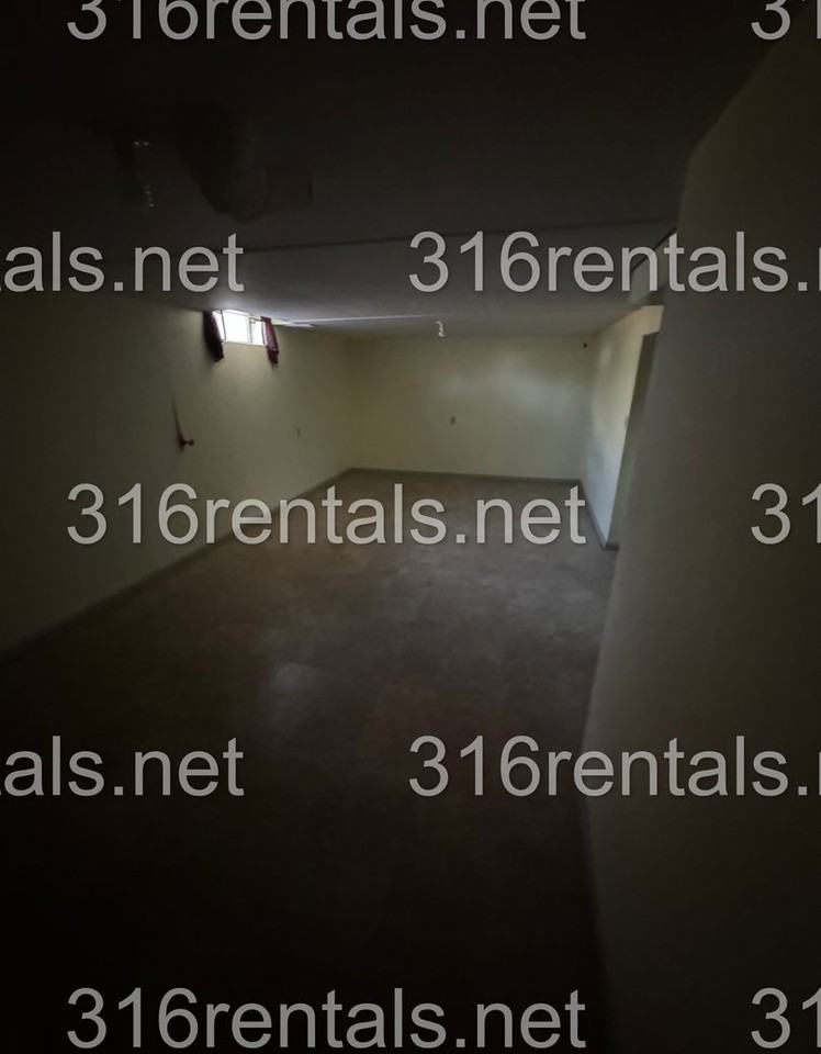 816 Spruce St - Photo 3 of 10