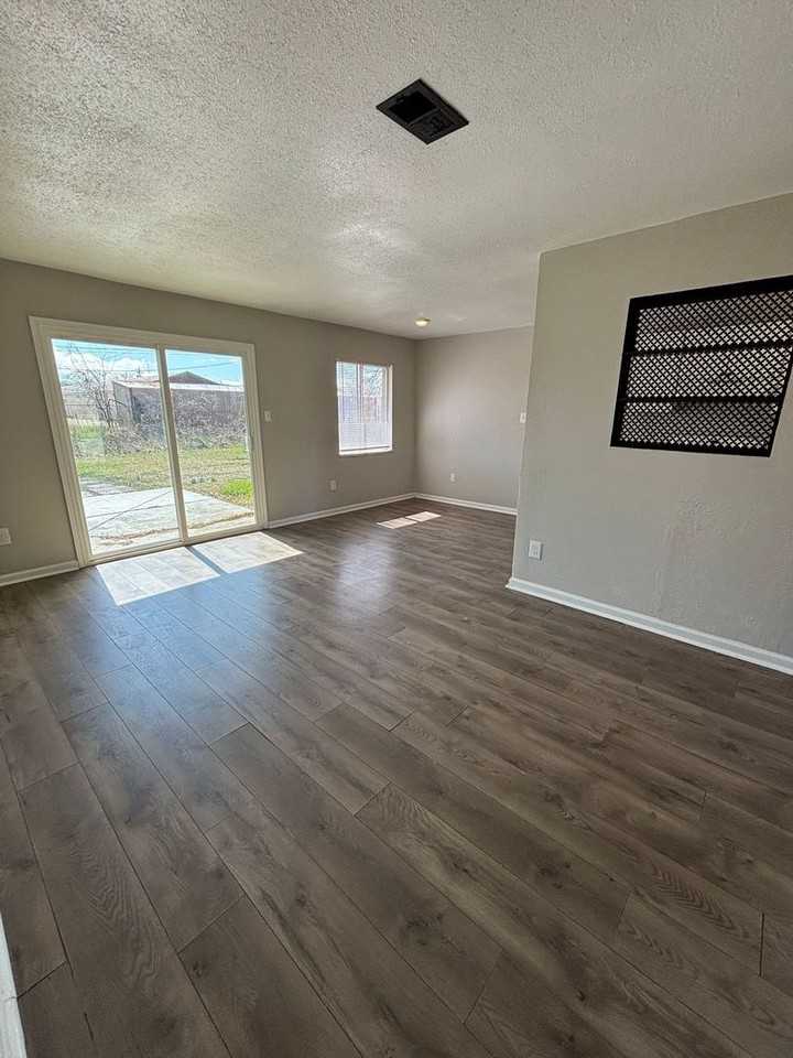 1800 Fairlane Ave - Photo 3 of 14