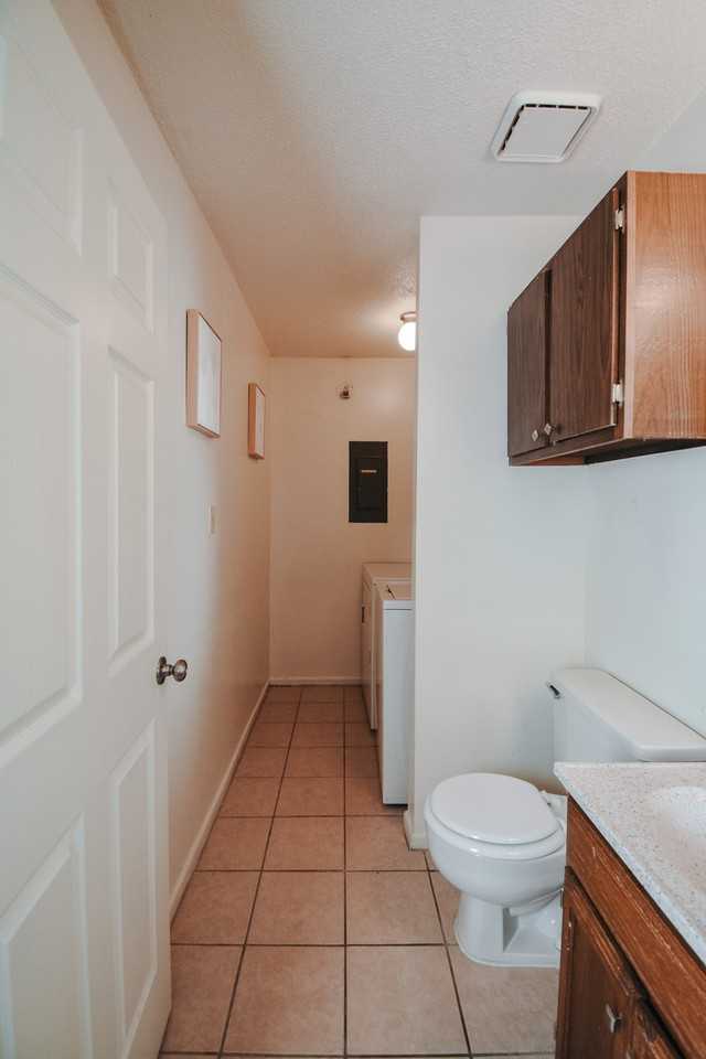 611 Sherwood DrApt H #611H - Photo 3 of 5