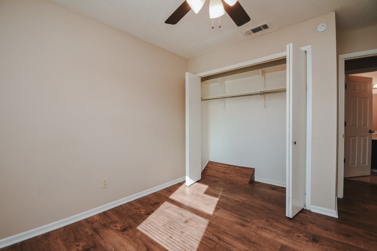 611 Sherwood DrApt H #611H - Photo 4 of 5