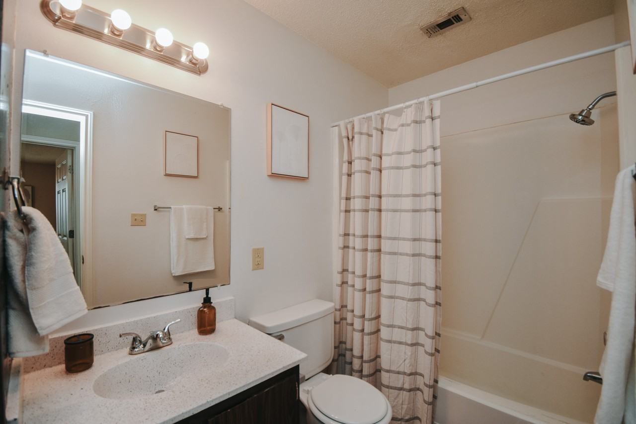 611 Sherwood DrApt H #611H - Photo 5 of 5