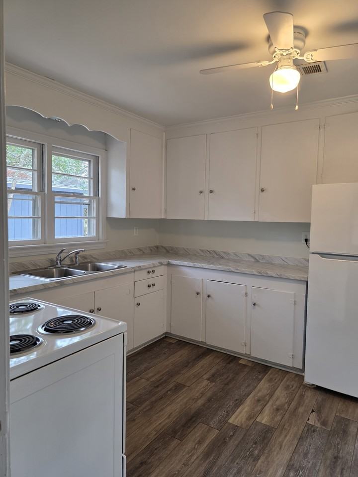 615 Pine Dr #1 - Photo 3 of 14