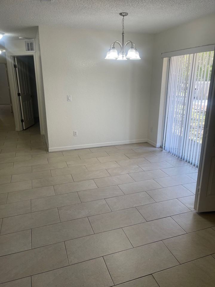 1513 1513 West 11th Street - 1513 West 11th Street - Photo 4 of 26