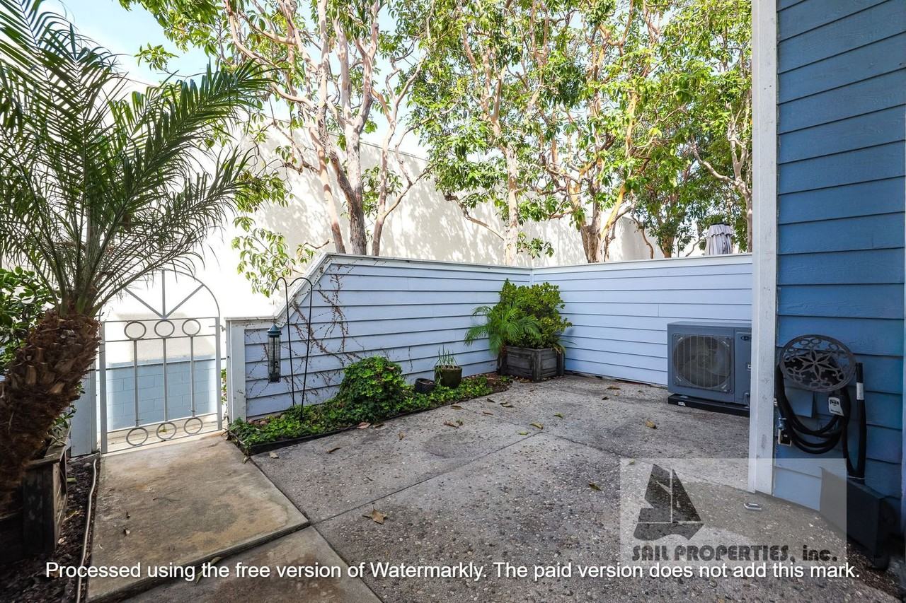 19135 Beachcrest Ln #E - Photo 3 of 26