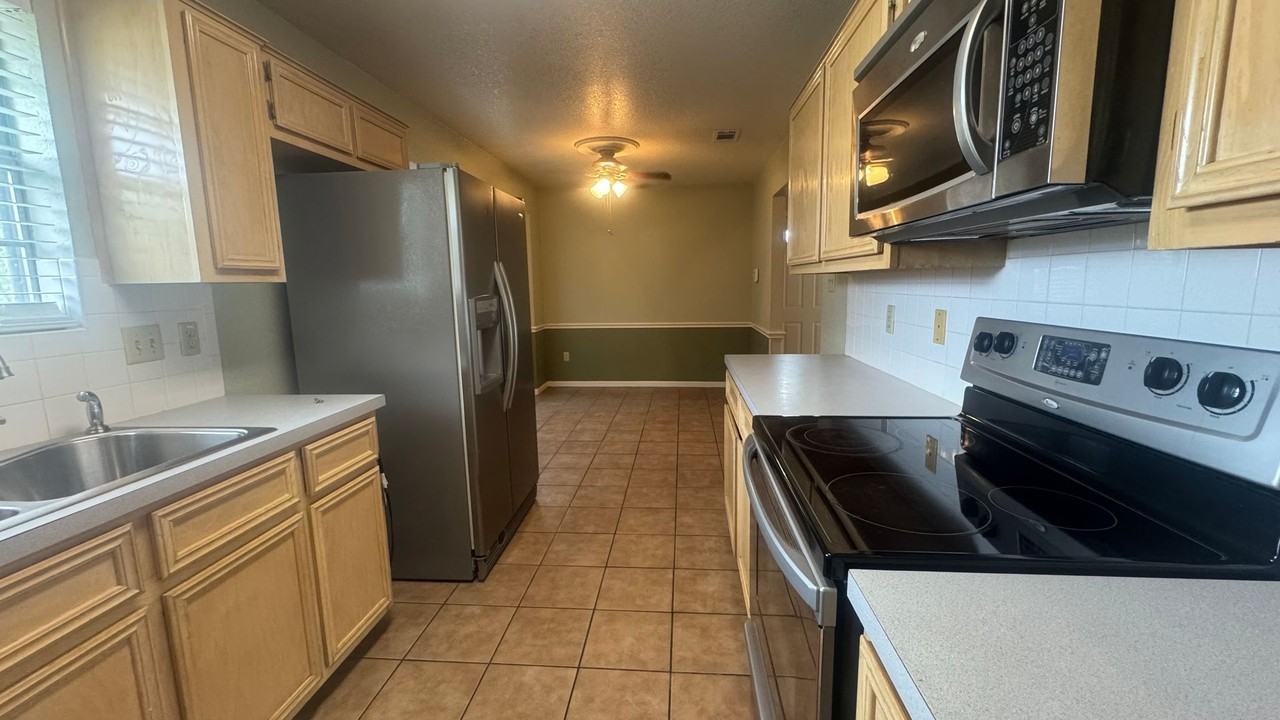 3701 Water Oak Dr - Photo 6 of 23