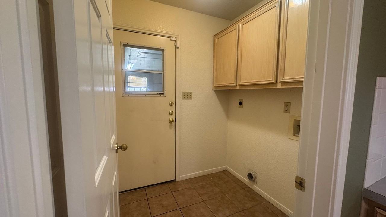 3701 Water Oak Dr - Photo 7 of 23