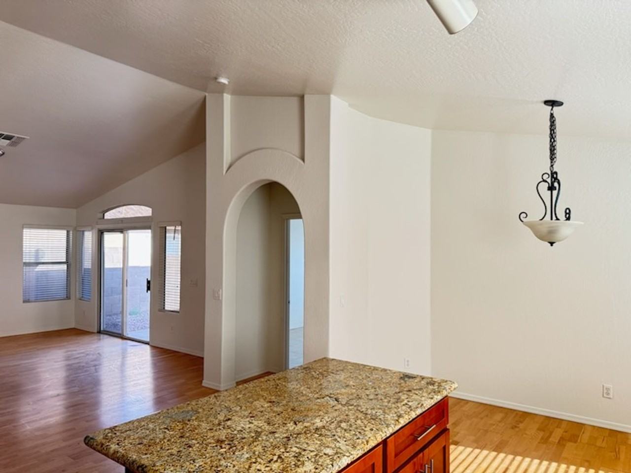 1055 W Dava Dr - Photo 7 of 24