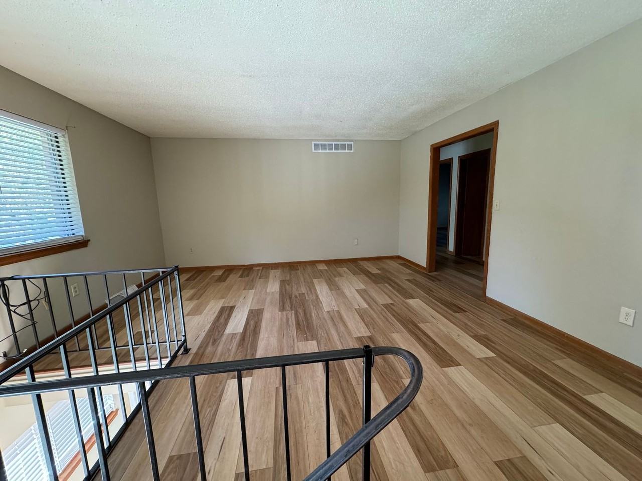 4339 W Bethany Dr - Photo 4 of 9