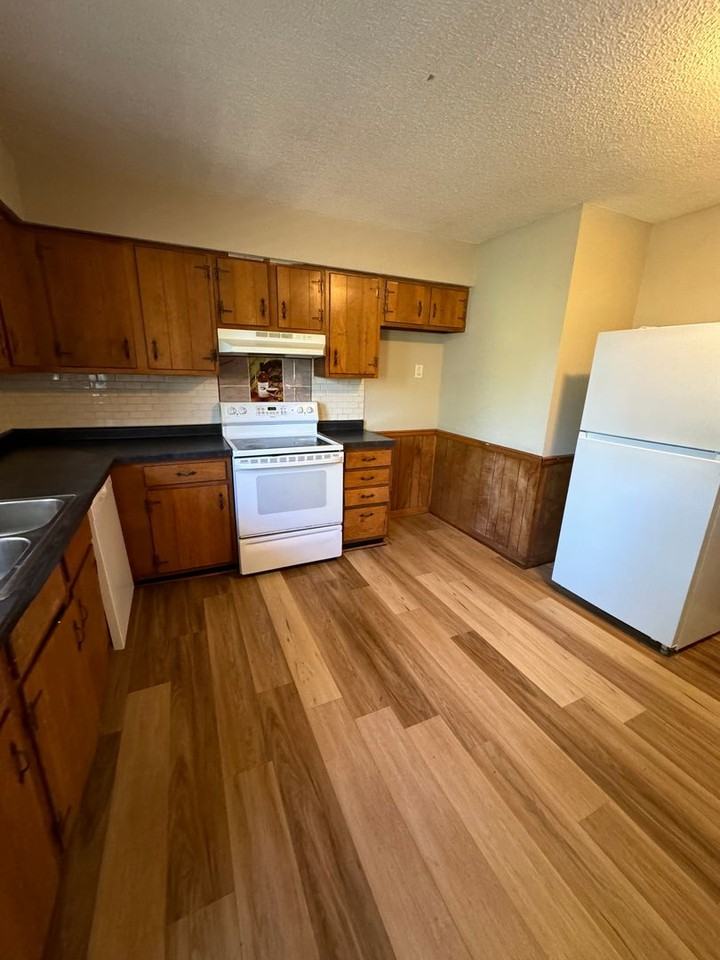 4339 W Bethany Dr - Photo 6 of 9