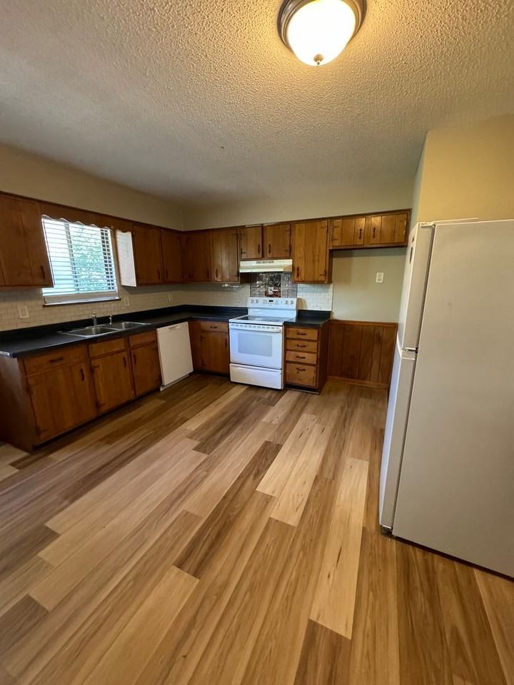 4339 W Bethany Dr - Photo 7 of 9