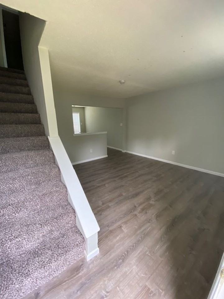 4222 W Bethany Dr - Photo 2 of 10