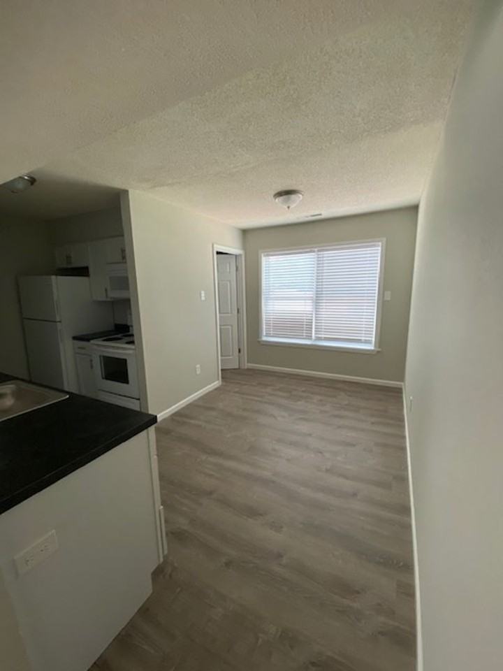 4222 W Bethany Dr - Photo 3 of 10