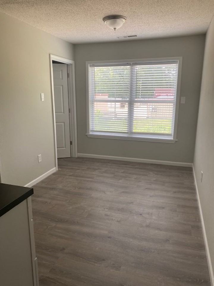 4222 W Bethany Dr - Photo 4 of 10