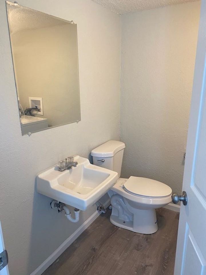 4222 W Bethany Dr - Photo 7 of 10