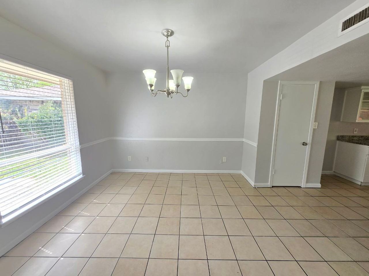 433 Clearfield Dr - Photo 4 of 35