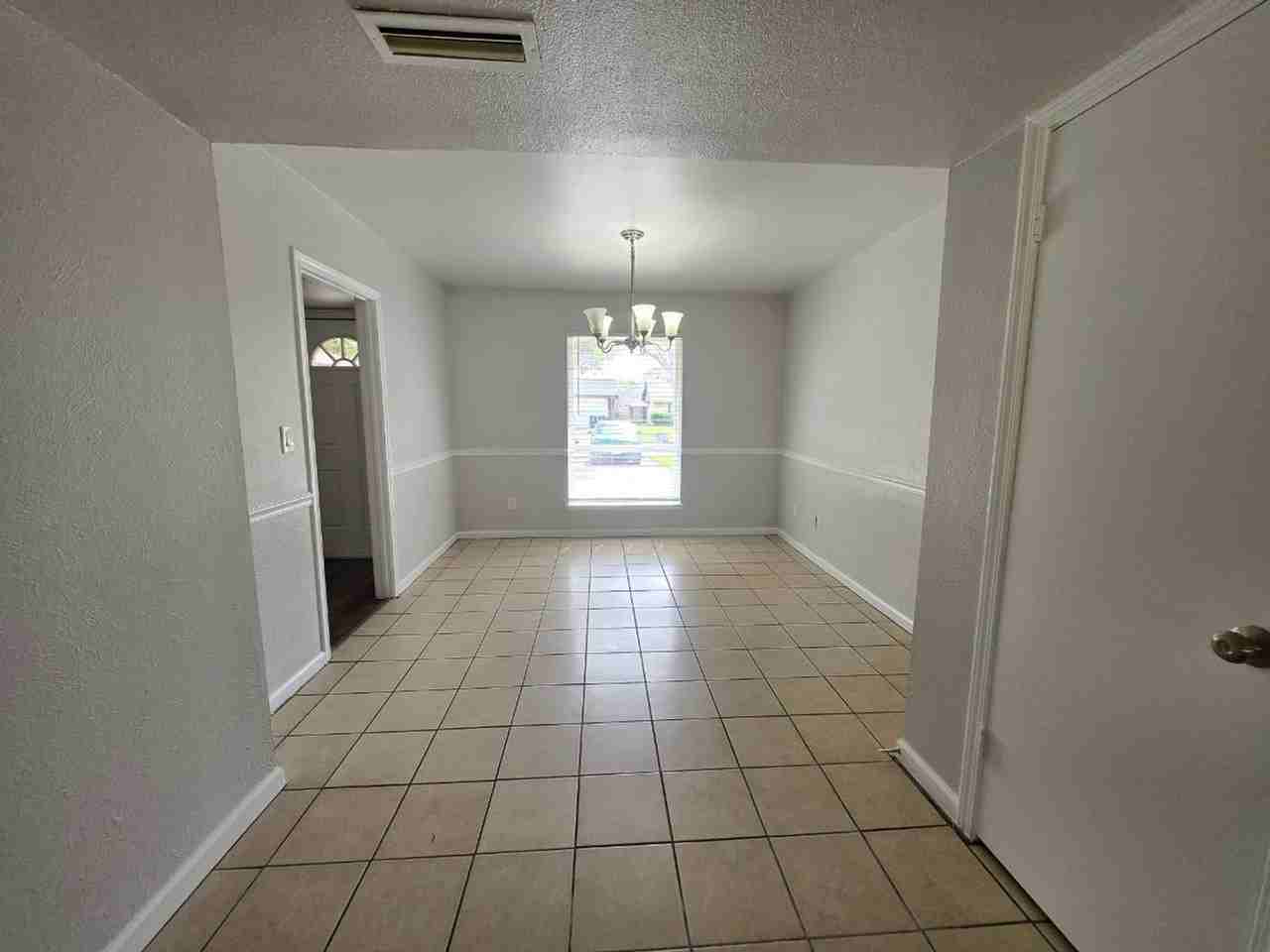 433 Clearfield Dr - Photo 5 of 35