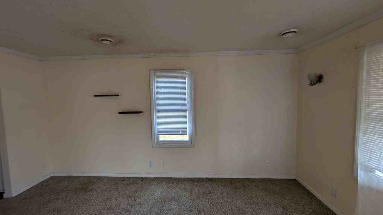 806 S Saville Ave - Photo 4 of 25