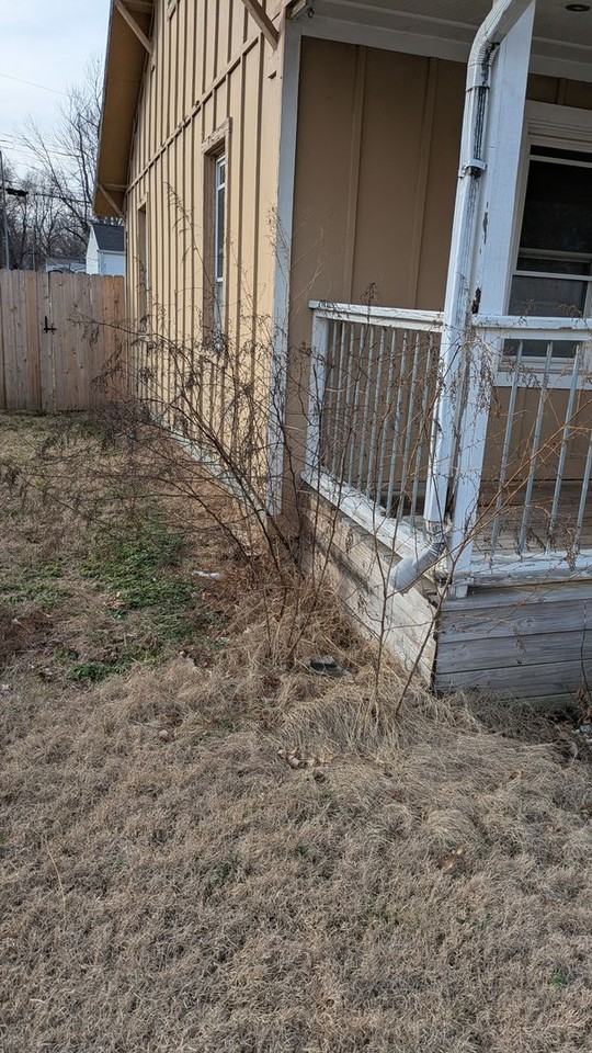 806 S Saville Ave - Photo 6 of 25