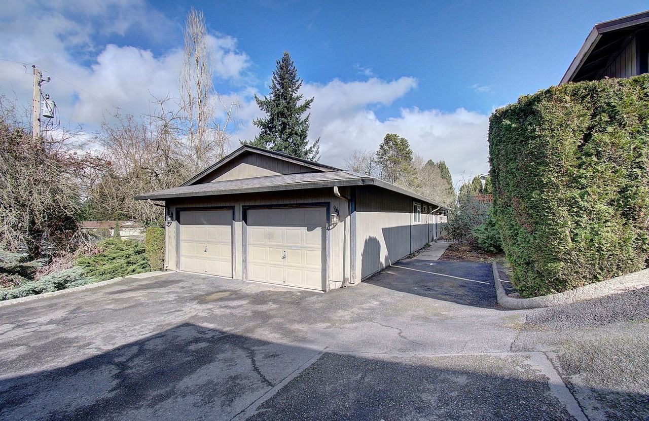 1623 Ash St - Photo 3 of 20