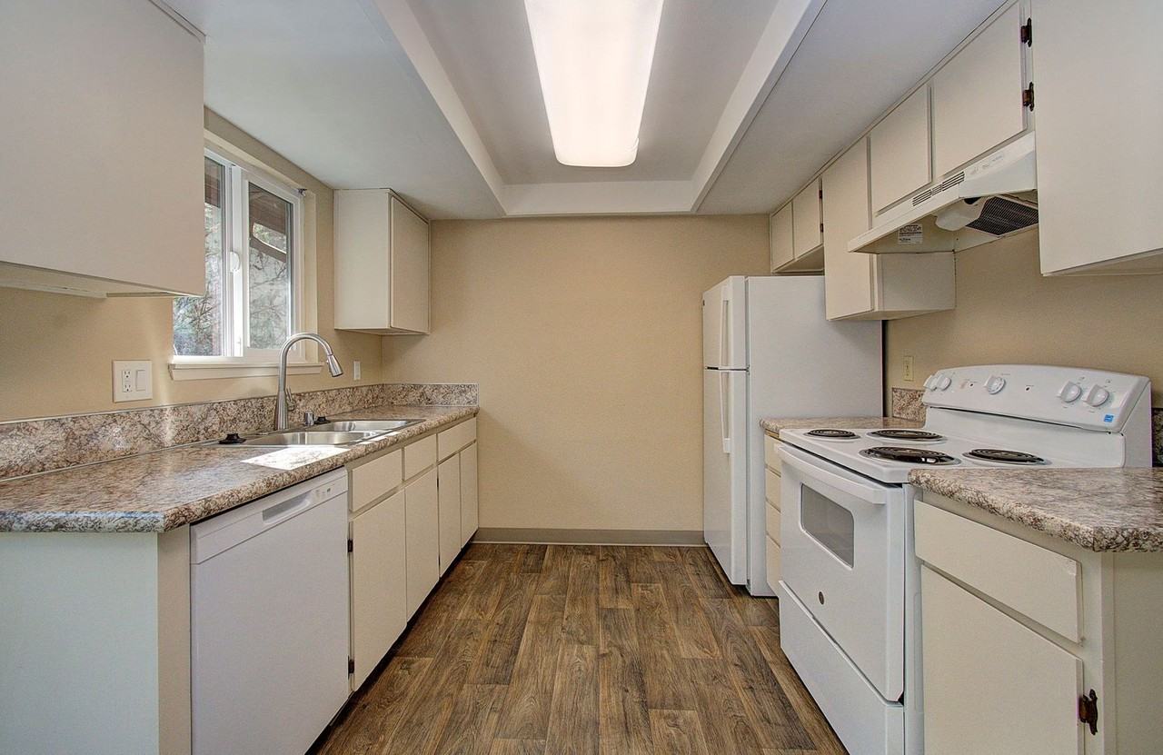 1623 Ash St - Photo 6 of 20