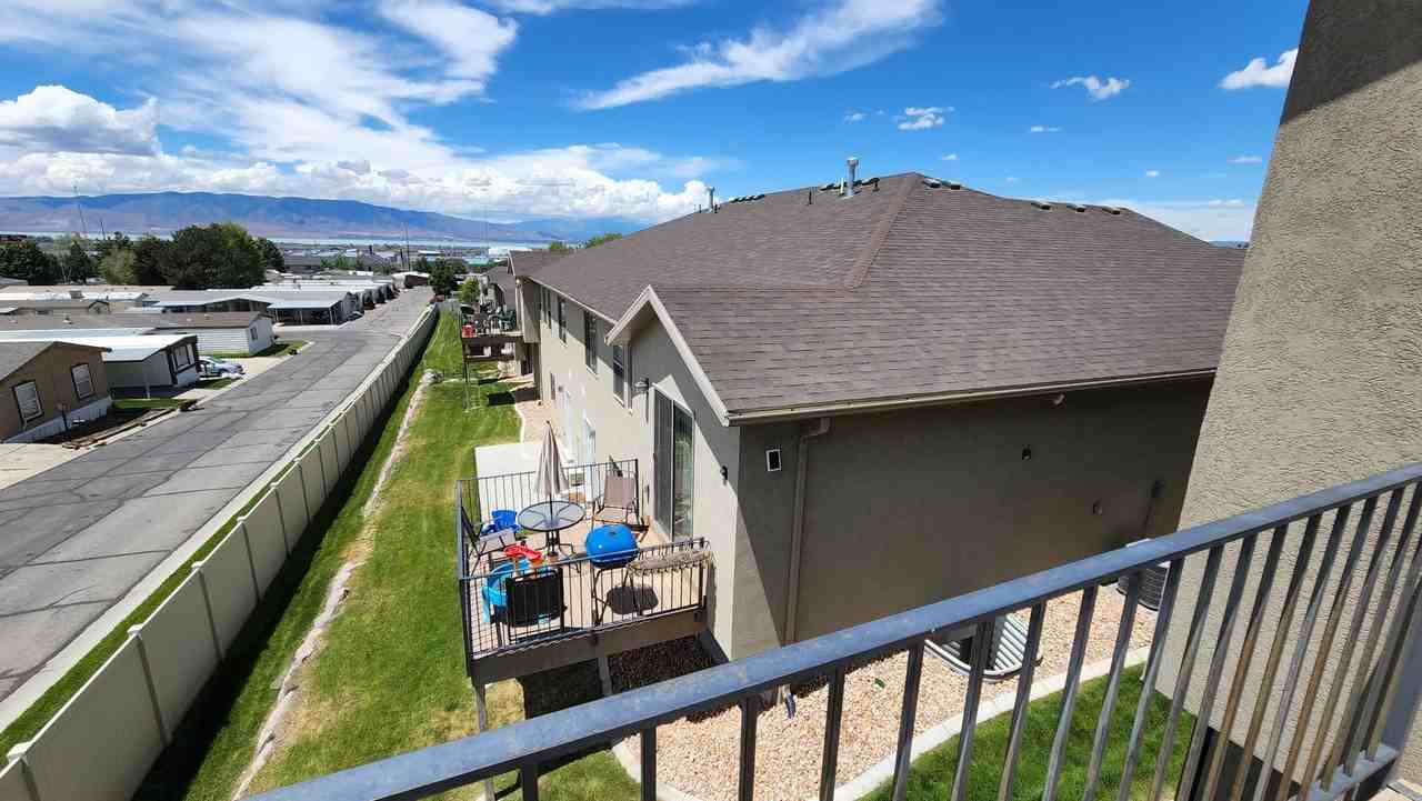 1071 W 530 N - Photo 3 of 24